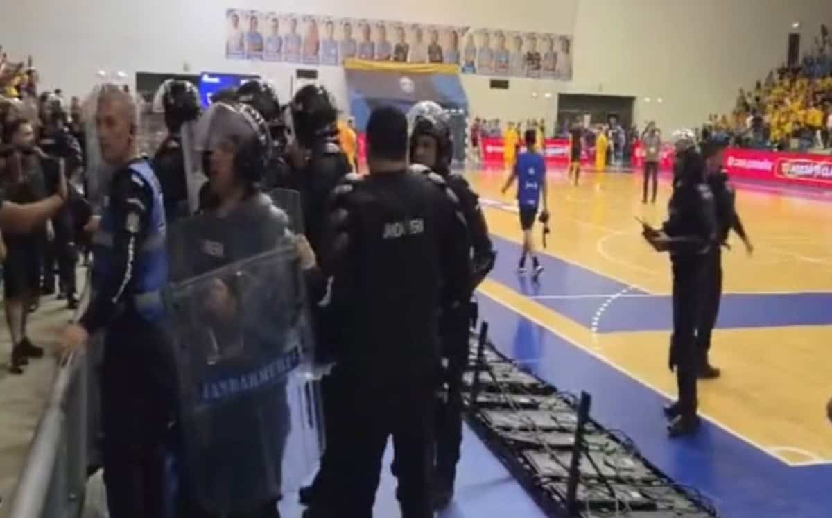 video: meciul de futsal românia – ungaria, întrerupt după incidente
