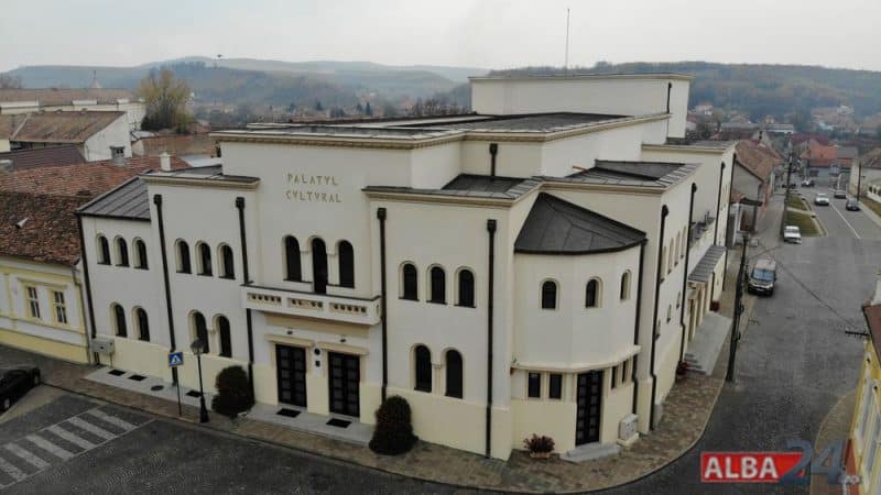 22 octombrie: filmul „legenda ursului alb”, prezentat la palatul cultural