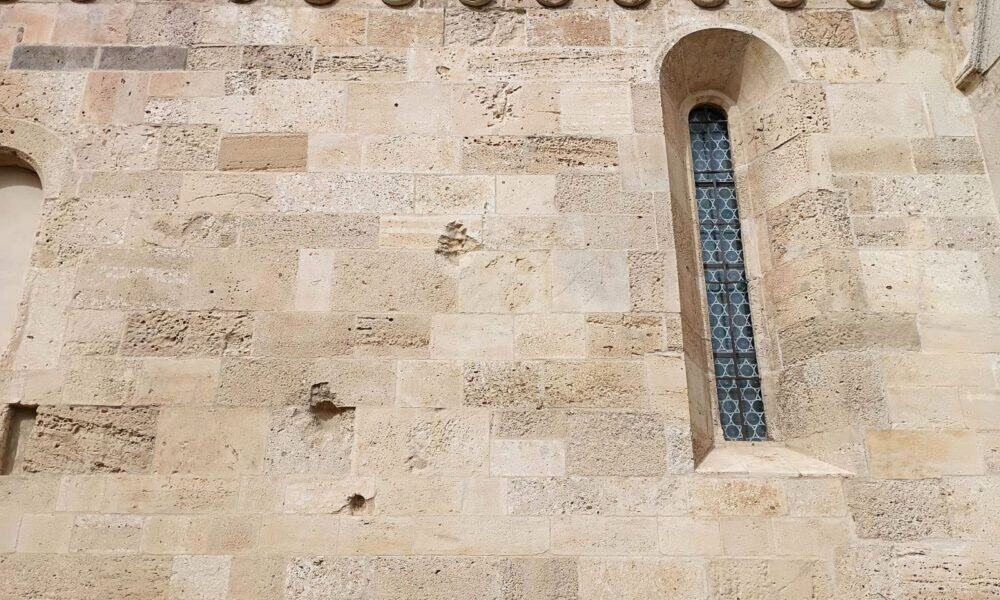 foto „cicatricile” istoriei: urme lăsate de ghiulele, vizibile pe zidurile