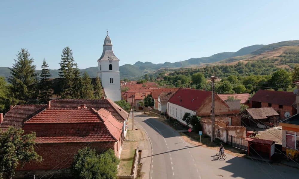 video: „restaurări de poveste” la colțești. case cu arhitectură vernaculară,