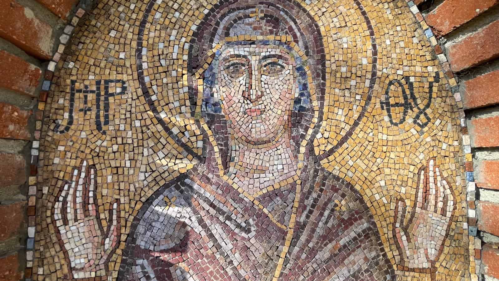 21 noiembrie: intrarea în biserică a maicii domnului – vovidenia.