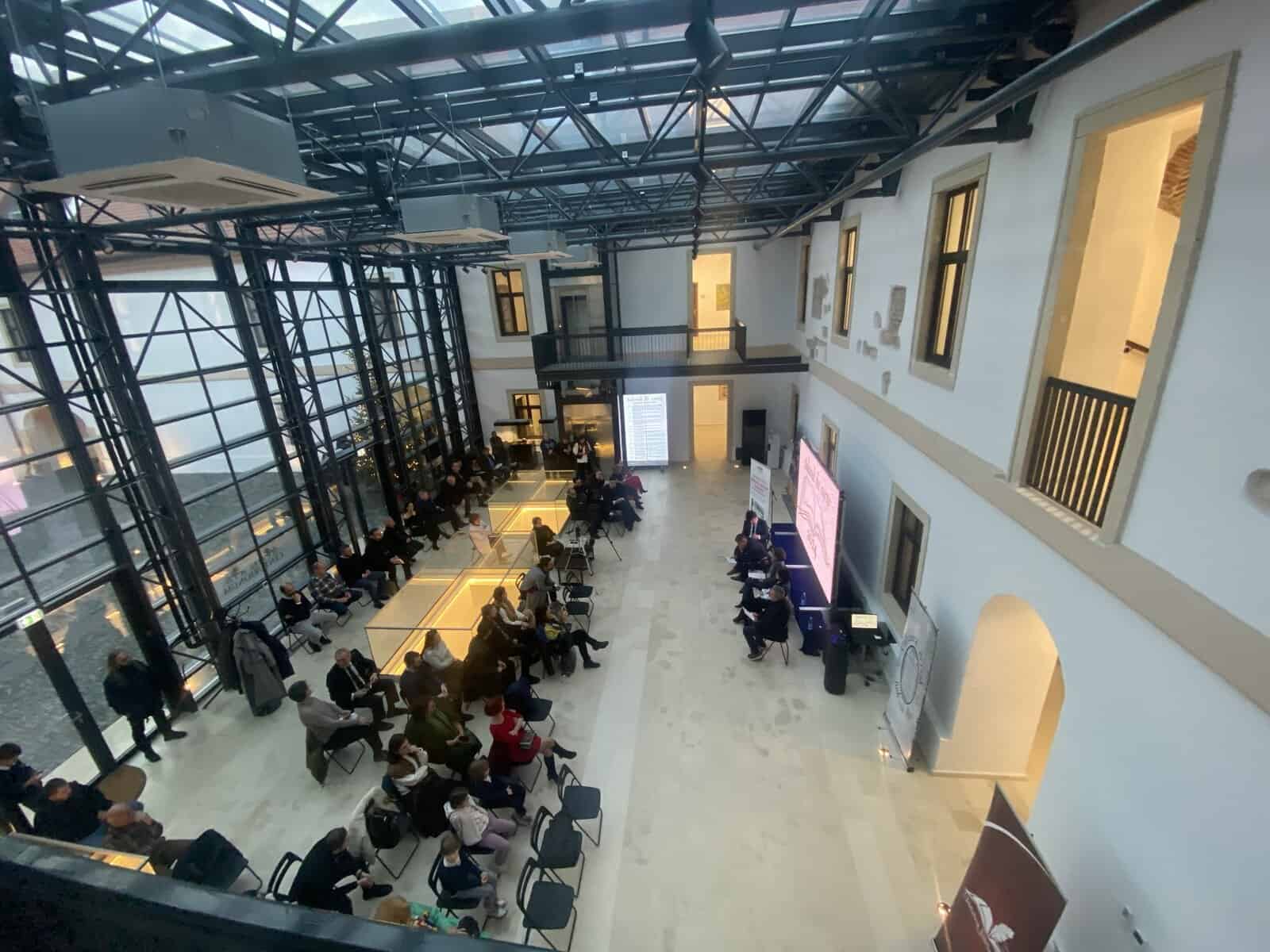 29 noiembrie – 1 decembrie: salon de carte, la sediul