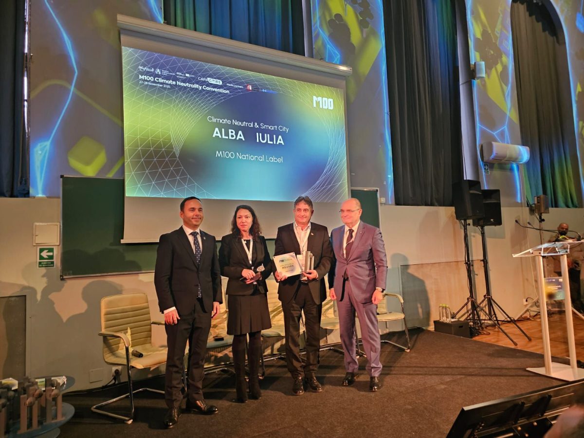 Alba Iulia a primit trofeul și distincția „M100 Label” în cadrul Convenției pentru Neutralitate Climatică 2025 de la București