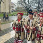video: festivalul „ambasadorii unirii” la alba iulia. parada costumelor populare