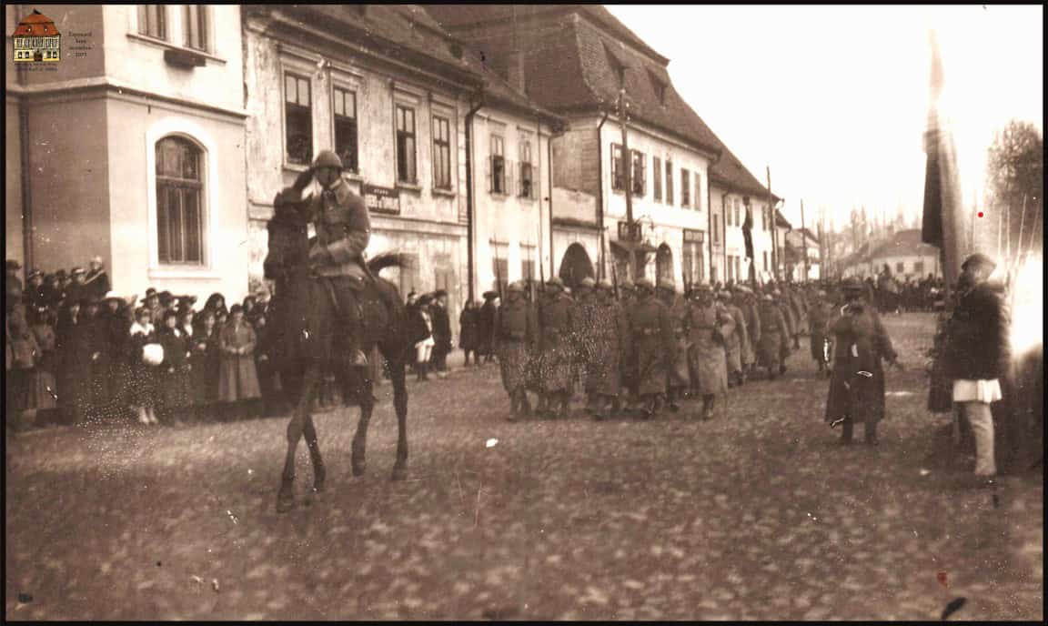 Exponatul lunii decembrie la Muzeul „Ioan Raica” Sebeș: Fotografie cu intrarea trupelor armatei române în Sebeș la 1 ianuarie 1919
