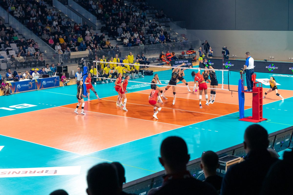 sâmbătă, 6 decembrie: volei alba blaj – csm bucurești, ultimul