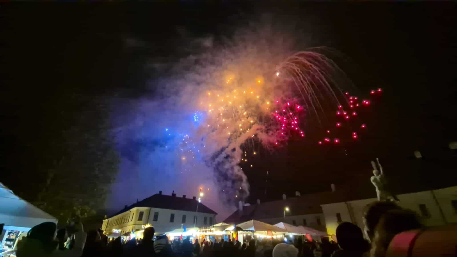 video: spectacol de artificii la alba iulia – 1 decembrie