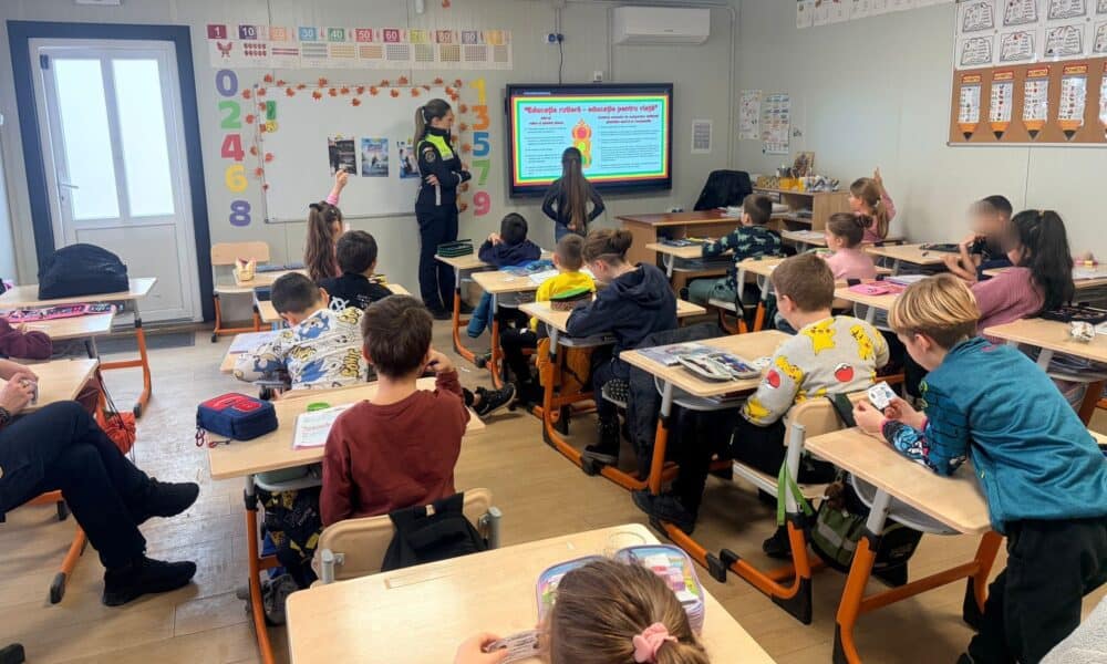 foto: educație rutieră pentru copii, la Școala gimnazială „vasile goldiș”