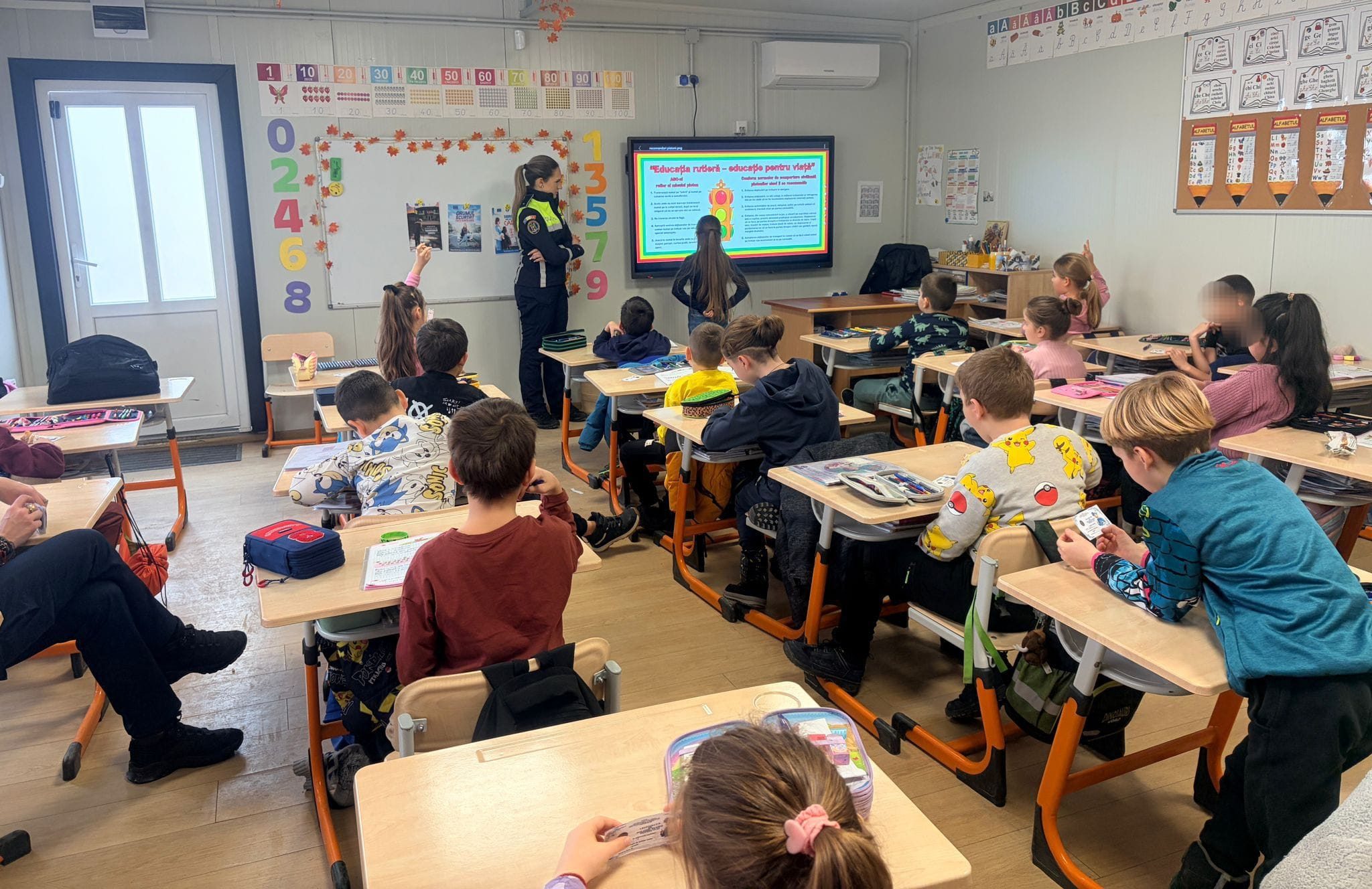 foto: educație rutieră pentru copii, la Școala gimnazială „vasile goldiș”